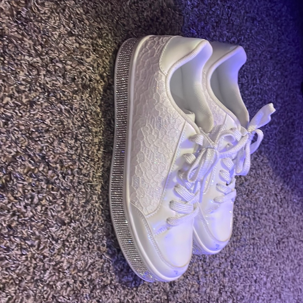 glittery white tennis shoes